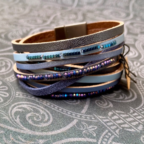 Lizou Bracelet - Picture 1 of 8